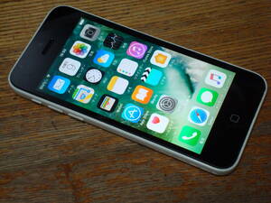 iPhone 5C 16GB A1456 iOS10.3.3 auキャリア バッテリ元気 送料無料
