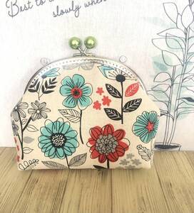 がま口 / ポーチ/ 小物入れ / ハンドメイド ☆ 北欧風フラワ・生成り