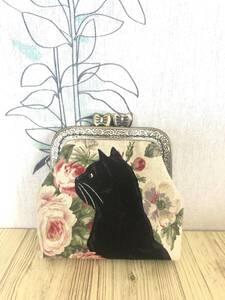 がま口 / ポーチ / 財布 / 小物入れ / ハンドメイド☆黒猫& 薔薇・リネン色