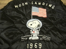 送無 新品タグ付 テーラー東洋 × PEANUTS ピーナッツ TT14209 SNOOPY MOON LANDING スヌーピー 刺繍 スーベニア ジャケット ベトジャン 黒_画像6