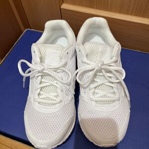 ミズノホワイトシューズ