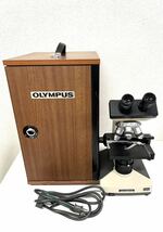 良品 OLYMPUS 双眼生物顕微鏡 CH-2 顕微鏡 木箱付き 検査用 研究用 通電確認済み ▲_画像1