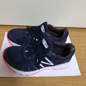 ニューバランス スニーカー ランニング 新品同様