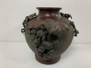 (JT5)　隆甫作　銅製　葡萄　盛上細工　花瓶