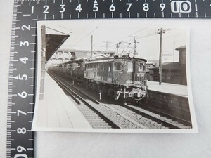 220501F■古い鉄道写真■中央線下り貨物 EF13 三鷹駅■昭和■06