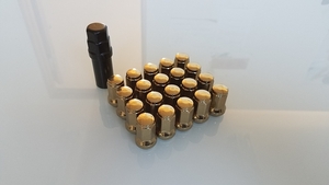 ホイールナット ロックナット M12×P1.5 ゴールド スチール製 テーパー角60度 非貫通 七角形型 専用アダプター付 １台分セット