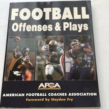 即決　洋書/教本 アメリカンフットボール オフェンス&プレー　Football Offenses & Plays_画像1