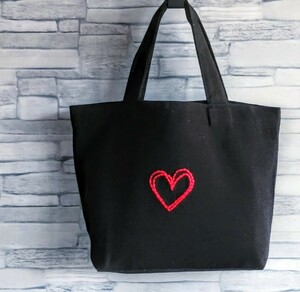 キャンバスミニトートバッグ　赤いハート　手縫いの刺繍　黒　ハンドメイド　ランチバッグ　エコバッグ