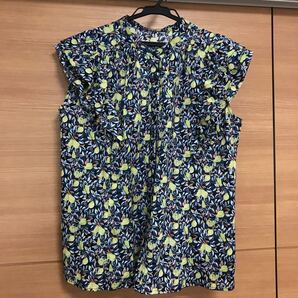 美品!半袖ブラウス ネイビー系レモン柄 Mサイズ