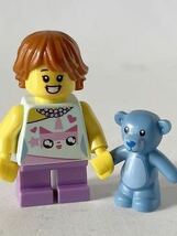 即決 新品 未使用 レゴ LEGO ミニフィグ ミニフィギュア シティ くまのぬいぐるみと女の子　ユニキャットTシャツ　かわいい子供_画像2