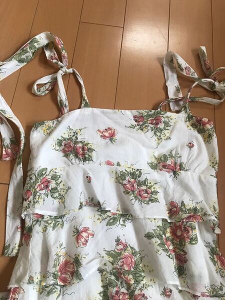 ゲスguessノースリーブSサイズ 柄