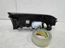 新車外し　美品　トヨタ　RAV4　AXAH52/AXAH54/MXAA52/MXAA54　純正　右　トランクテールライト　ICHIKOH　42-98　E23-57_画像4