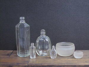 古いガラス瓶　化粧品瓶と試供品瓶のセット　六角の化粧品　まあるい化粧品　乳白色の化粧クリーム