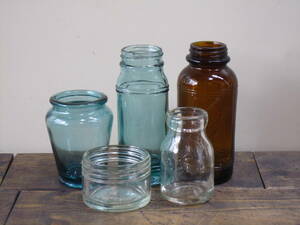 古いガラス瓶　5個セット　WAKAMOTO　HOUSE　磯じまんのエンボスあります　昭和レトロ