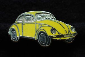 □ VW ピンバッジ ビートル 黄 W32mm ocitys フォルクスワーゲンビートル BEETLE