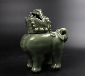 【T365】中国美術 明代 龍泉窯 青磁 獅子香炉