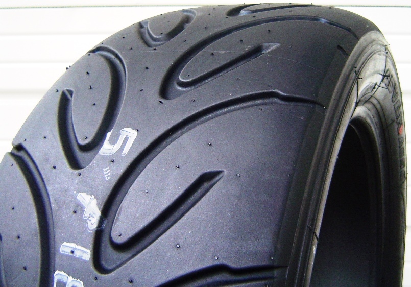YOKOHAMA ADVAN A050 195/50R15 82V (G/2S) オークション比較 YOKOHAMA ADVAN A050 195/50R15 82V (G/2S) オークション比較