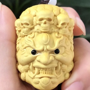 * free shipping * extra-large immovable Akira . sculpture tree carving small . yellow . tree carving one sword carving real delicate sculpture . plant material objet d'art netsuke ornament 