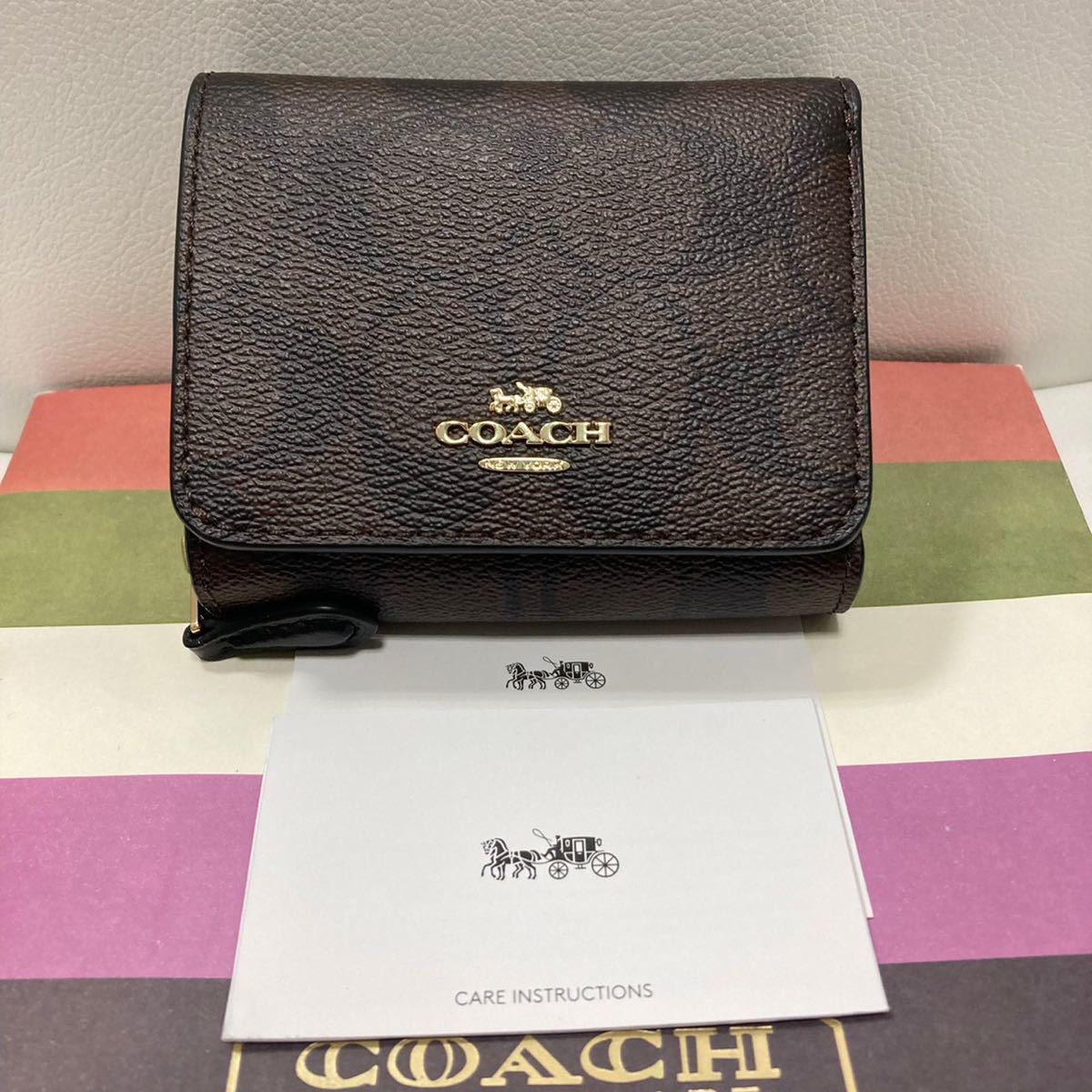 三つ折り財布 コーチの値段と価格推移は?|409件の売買情報を集計した 三つ折り財布 コーチの値段と価格推移は?|409件の売買情報を集計した