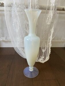 フランスヴィンテージ オパリンガラスのフラワーベースB オパリングラスアンティークブロカントビンテージ蚤の市ピッチャー一輪挿し花瓶