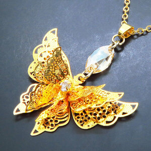  Gold color butterfly pendant necklace delicate . making . solid .. table reality was done butterfly Swarovski solid rhinestone length adjustment possible 