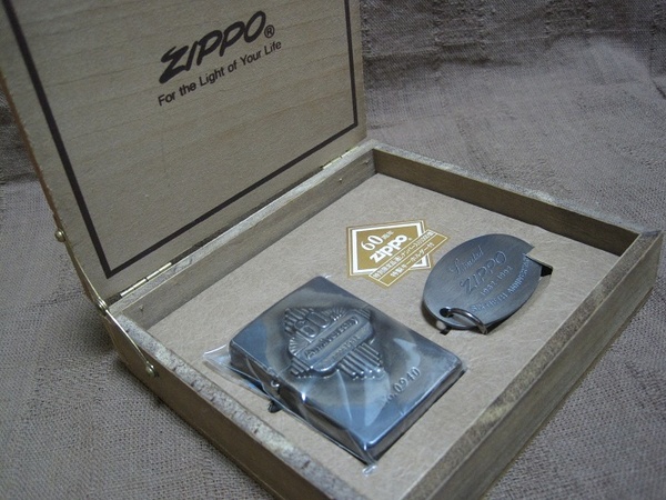 ★希少 60th anniversary ZIPPO 60周年 記念 ジッポー1000個限定 未使用品 専用ケース付き ジッポ ライター 送料込