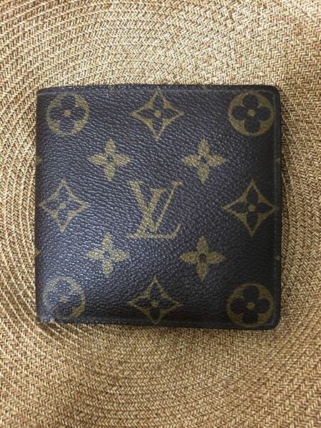 LOUIS VUITTON ルイヴィトン　LV　モノグラム　二つ折り財布　ポルトフォイユ マルコ