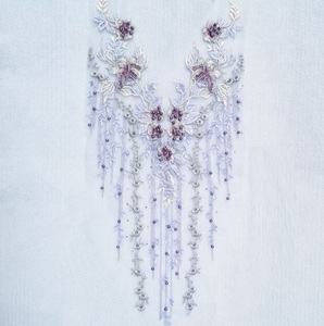 豪華フロント刺繍パールフラワーモチーフ　59X33cm 紫２