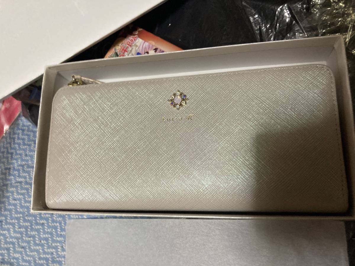 ヤフオク! -「luria 4℃ 財布」の落札相場・落札価格