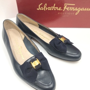 ●Salvatore Ferragamo サルヴァトーレ フェラガモ パンプス ローファー レザー 4 1/2 B 約22～23cm 紺×ゴールド リボン ヴァラ /T030004