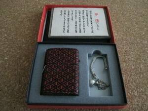 ZIPPO 『印傳 良質鹿革 漆 伝統の手縫い 高級品』インナー2004年6月製造 伝統美 亀と鈴のストラップ付き オイルライター ジッポ 廃版激レア