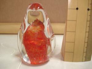 * penguin * glasswork goods * paper weight * weight * desk interior *