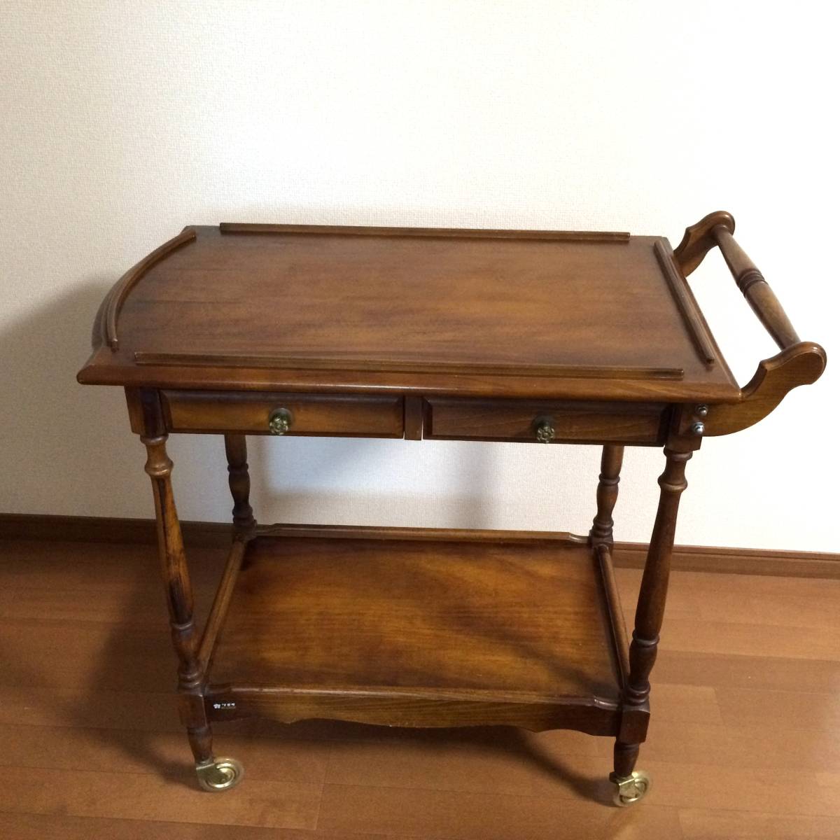 ヤフオク! -「カリモク キッチンワゴン」の落札相場・落札価格 で最短翌日お届け 説明書あり コロニアルウォールナット キッチンワゴン カリモク その他