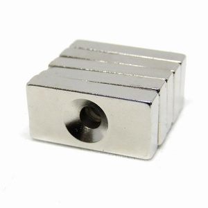 「a16-a2」 強力磁石 ネオジウム 20×10×4mm 5個セット / ネオジム 角型 四角 皿穴 ネジ穴 マグネット