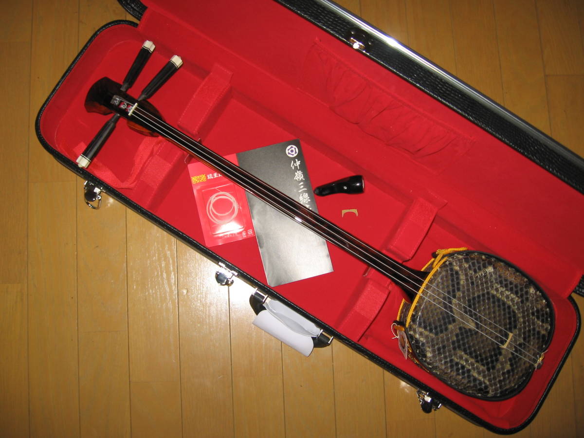 超歓迎お得】 ヤフオク! - 時代琉球三線 八重山黒木 本蛇皮張 真壁 ...