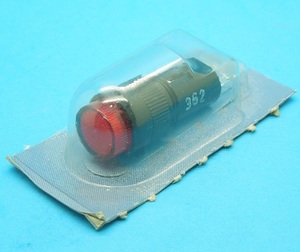 AP2M122R　赤・丸平型LED小型表示灯　IDEC　未使用品