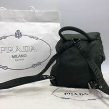 1円【極美品】 PRADA リュック 巾着 ミニ 三角プレート テスートナイロン 軽量 白タグ プラダ バックパック ショルダーバッグ カーキ_画像2