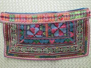 カラフル♪モン族刺繍生地 渦巻き レトロ エスニック生地 民族衣装 古布 はぎれ リメイク素材 ハンドメイド ヴィンテージ生地 hmongfabric