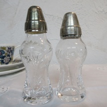 イギリス ヴィンテージ雑貨 ガラス製 ソルト＆ペッパー 調味料入れ 2個 カットガラス キッチン雑貨 英国 glass 1281sb_画像2