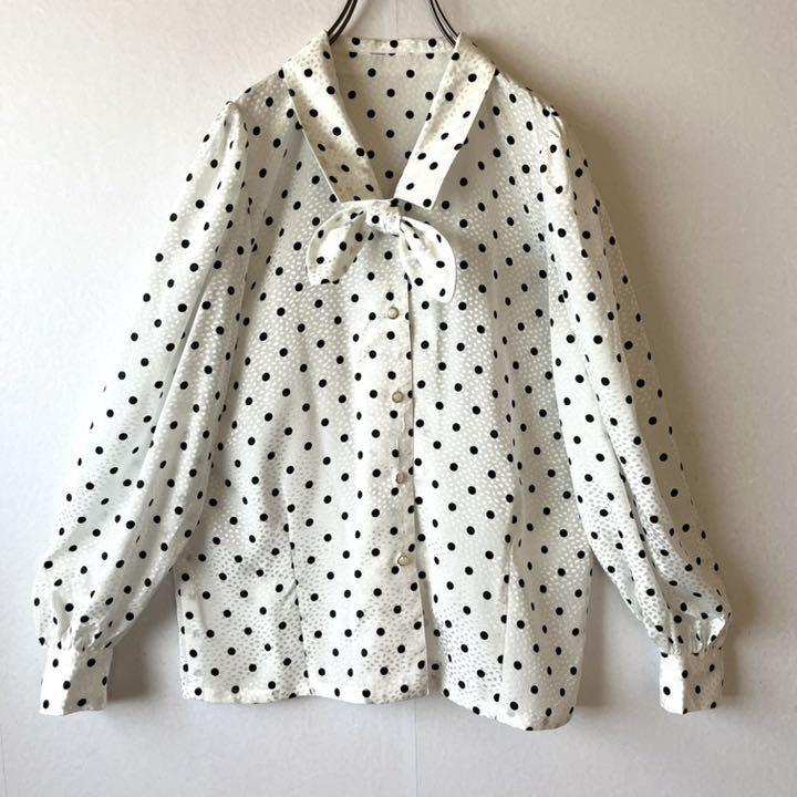 新品】インゲボルグ 取り外し可能の可愛いフリルリボンが付いた 水玉