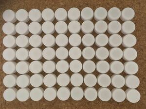 【送料込】ペットボトル キャップ 70個 白　形状不揃い 無地 簡易洗浄