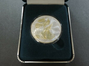 ★ＬＩＢＥＲＴＹ　ＯＮＥ　ＤＯＬＬＡＲ　２００１★　１Ｏｚ、ＦＯＮＥ　ＳＩＬＶＥＲ　　約３１，２ｇ・約４０，５㎜　　新品・未使用