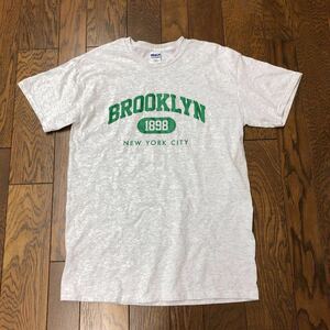 GILDAN ギルダン　古着　半袖Tシャツ　丸首Tシャツ　Tシャツ　トップス　メンズMサイズ グレー系