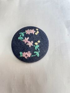 刺繍ブローチ ハンドメイド くるみぼたん