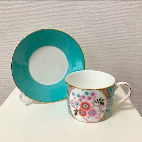 【送料込み】新品☆WEDGWOOD ウェッジウッド ティーカップ&ソーサー《ワンダーラスト カメリア》