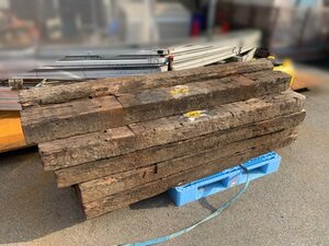 【引取限定】 枕木 まくらぎ 2000×200×130mm 1本単位 中古 ガーデニング 庭 外溝 鉄道 まくら木 まくらぎ 木材 【栃木県宇都宮市】