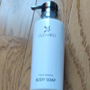 CLEANEO 薬用クリアネオボディソープ 300ml ①