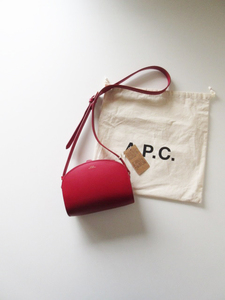 未使用 2022 A.P.C. / アーペーセー SAC DEMI LUNE MINI RED * ショルダーバッグ ミニ ハーフムーン レザー