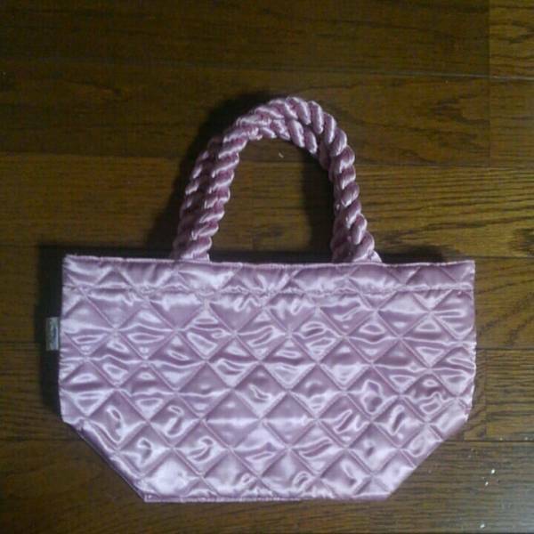 新品！タイのブランド！NaRaYa のキルティングバッグ！ピンク色！