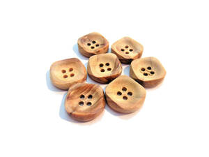 手芸 和洋裁用釦 ボタン 天然木 WOOD 天然オリーブの木 四角四つ穴ボタン（13mm10個入り）bol351